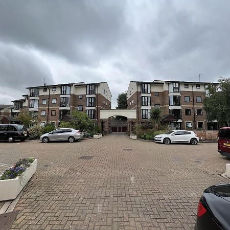 Canary Wharf Haven - Spacious & Homely Entire 1 Bedroom Flat Londres Extérieur photo