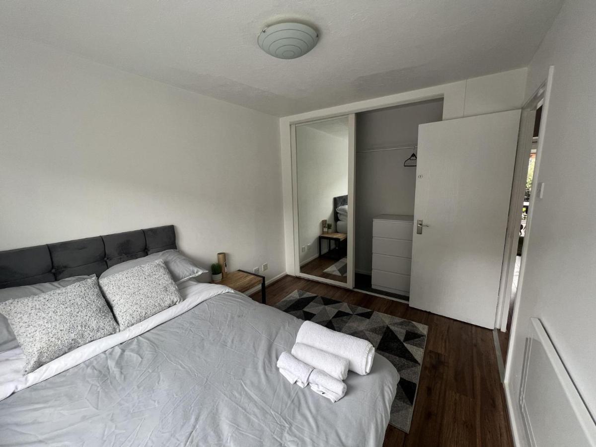 Canary Wharf Haven - Spacious & Homely Entire 1 Bedroom Flat Londres Extérieur photo