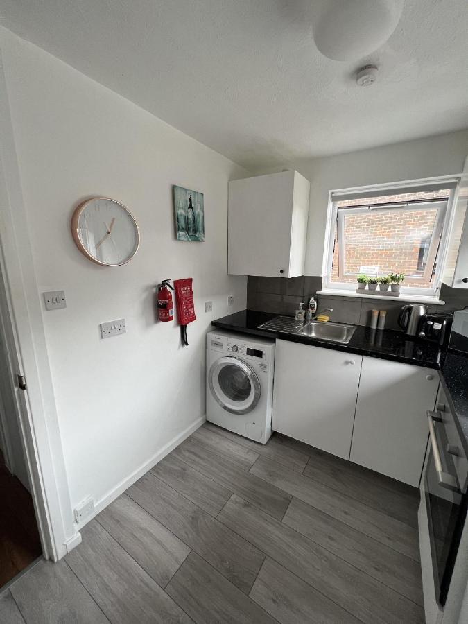Canary Wharf Haven - Spacious & Homely Entire 1 Bedroom Flat Londres Extérieur photo