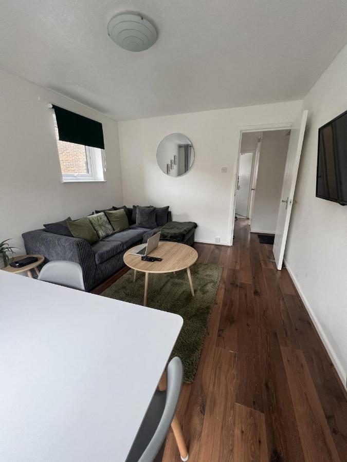 Canary Wharf Haven - Spacious & Homely Entire 1 Bedroom Flat Londres Extérieur photo