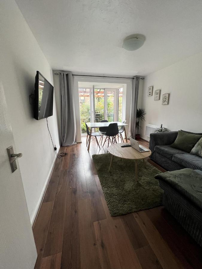 Canary Wharf Haven - Spacious & Homely Entire 1 Bedroom Flat Londres Extérieur photo
